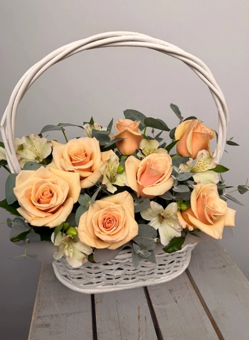 Композиция из роз &laquo;Совершенство&raquo; от интернет-магазина цветов в 