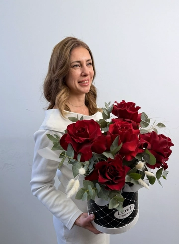 Композиция из роз &laquo;Малина&raquo; от интернет-магазина цветов в 