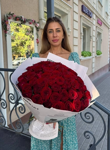 Букет из 55 роз от интернет-магазина цветов в 
