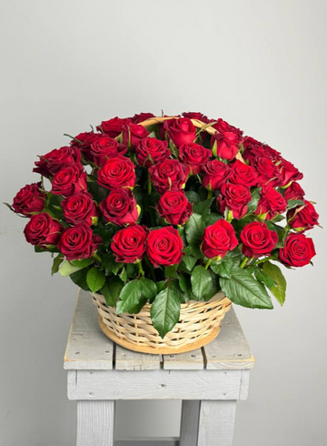 Корзина из 55 роз от интернет-магазина цветов в 