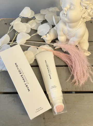 Гель для умывания с силиконовой щеточкой от интернет-магазина цветов в 