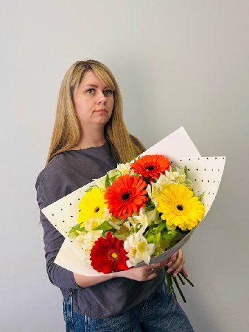Букет из герберы и альстромерии &laquo;Лучи солнца&raquo; от интернет-магазина цветов в 