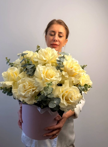 Композиция из роз &laquo;Нежное кружево&raquo; от интернет-магазина цветов в 