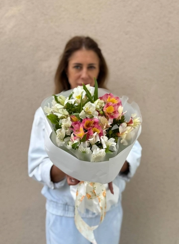 Букет из альстромерии &laquo;Маргарита&raquo; от интернет-магазина цветов в 