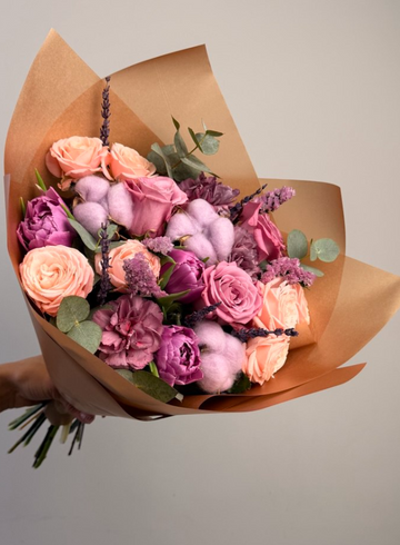 Букет из роз, гвоздик и тюльпанов &laquo;Адела&raquo; от интернет-магазина цветов в 