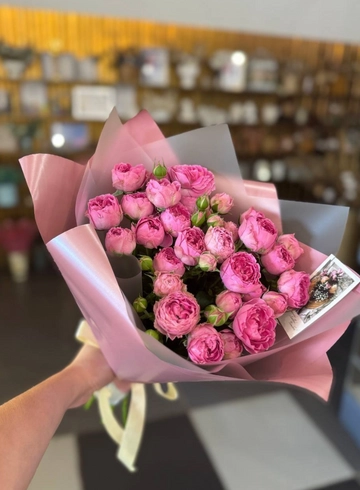 Букет из кустовых роз «Кокетка» от интернет-магазина цветов в 