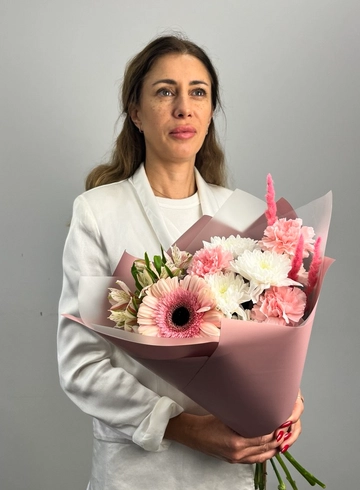 Букет сборный «Цветочное очарование» от интернет-магазина цветов в 