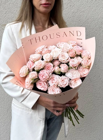 Букет с кустовой розой «Молочный коктейль» от интернет-магазина цветов в 