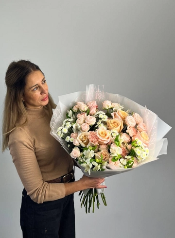 Сборный букет «Лунная соната» от интернет-магазина цветов в 