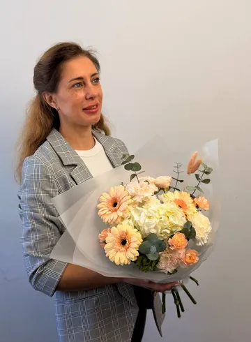 Букет из гортензии, гербер и гвоздик &laquo;Сказка&raquo; от интернет-магазина цветов в 