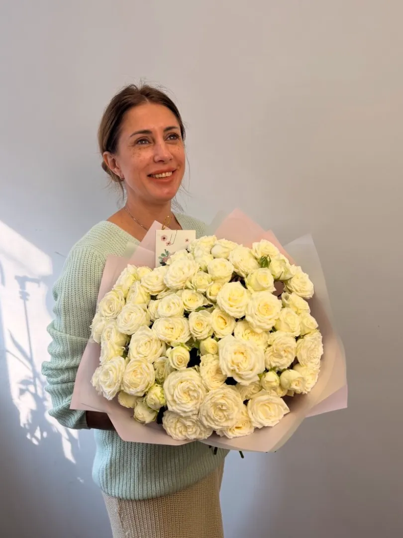 Букет из кустовых роз &laquo;Тайный роман&raquo; от интернет-магазина цветов в 