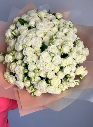 Букет из кустовых роз «Тайный роман» от интернет-магазина цветов в 