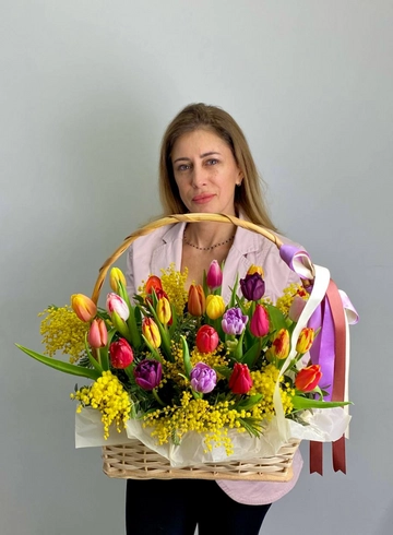 Композиция с тюльпаном &laquo;Микс тюльпанов&raquo; от интернет-магазина цветов в 