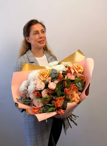 Букет из роз, альстромерии и хризантемы &laquo;Жизель&raquo; от интернет-магазина цветов в 