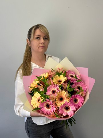 Букет из гербер и альстромерии &laquo;Афина&raquo; от интернет-магазина цветов в 