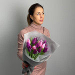 Букет «101 малиновый тюльпан» от интернет-магазина «Лили»в Саратове